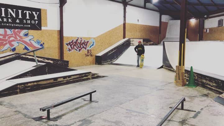 田丸なおとのインスタグラム：「Congratulations on the 7th anniversary of the @trinitytokyo   What the sketchy tricks😂 #trinity7thsk8   Shoot by @iam_ichi @trinitykeisk8」