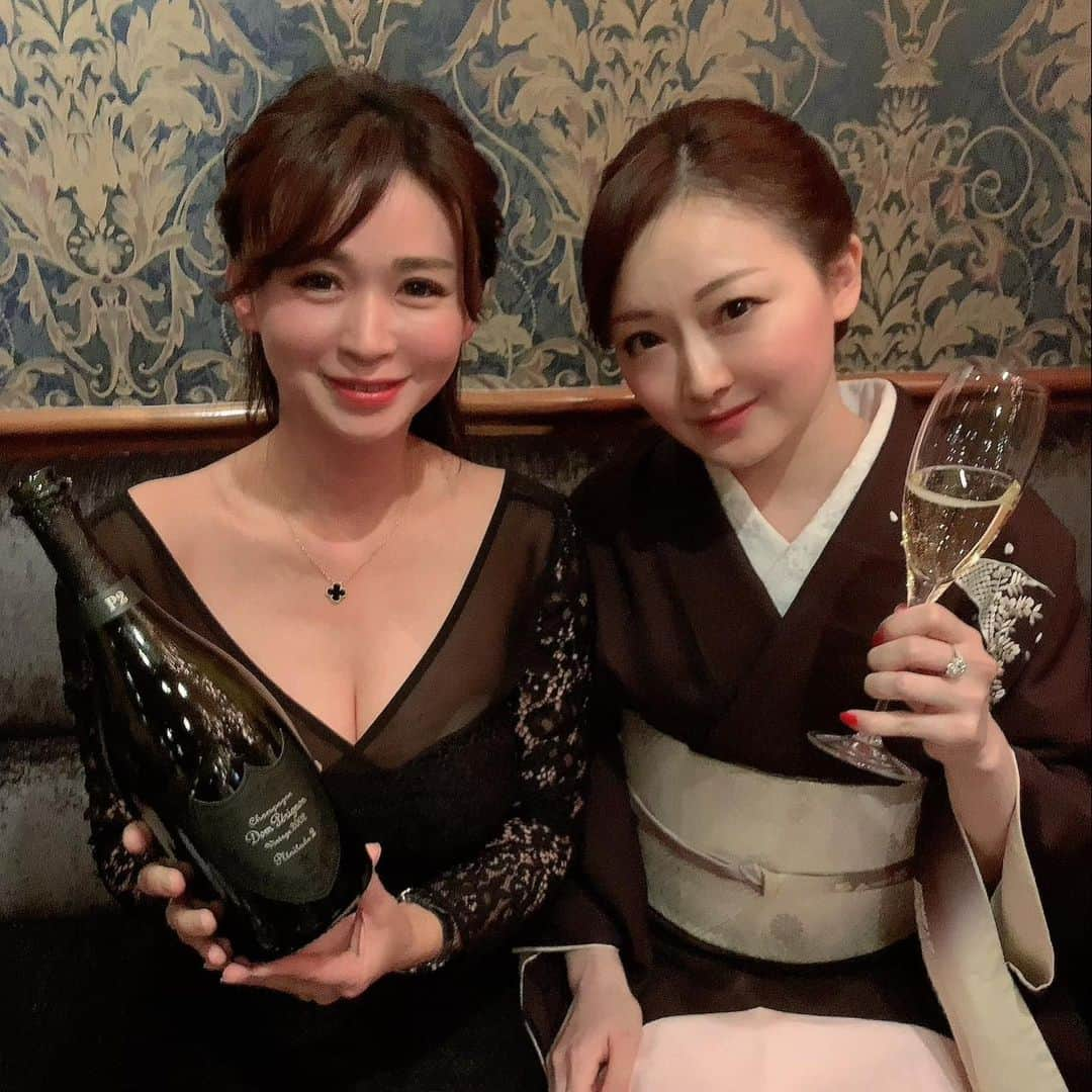 一ノ瀬瑞帆のインスタグラム：「大好きな結ママのお誕生日祝いに行ってきました🥂💗久しぶりにラセーヌで結ママと一緒に飲めて嬉しかったです💗 ・ 結ママおめでとうございました🥂  #お誕生日 #お祝い #p2 #ラセーヌ #結ママ #clubnanae #一ノ瀬瑞帆」