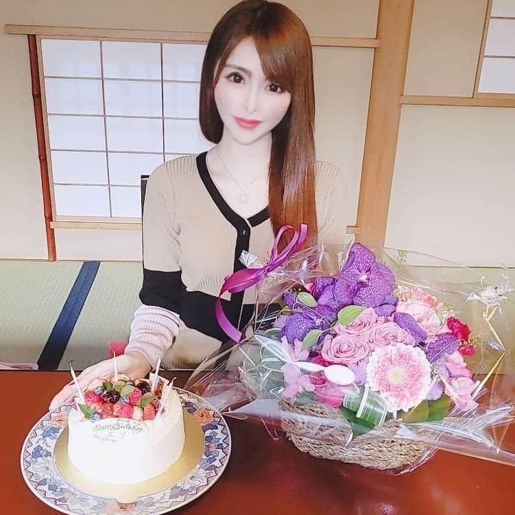 桃瀬えりなのグルメインスタ