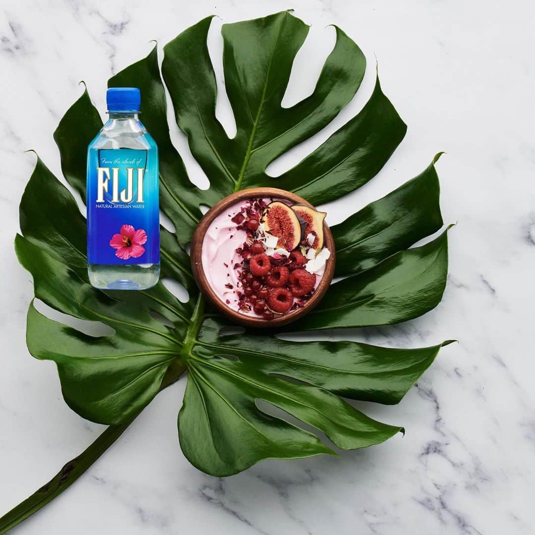 FIJIWaterJapanのインスタグラム：「ヘルシースイーツ💙  #フィジーウォーター #ヘルシー#スイーツ #fijiwater  #水分補給 #ミネラルウォーター #lifewithfijiwater」