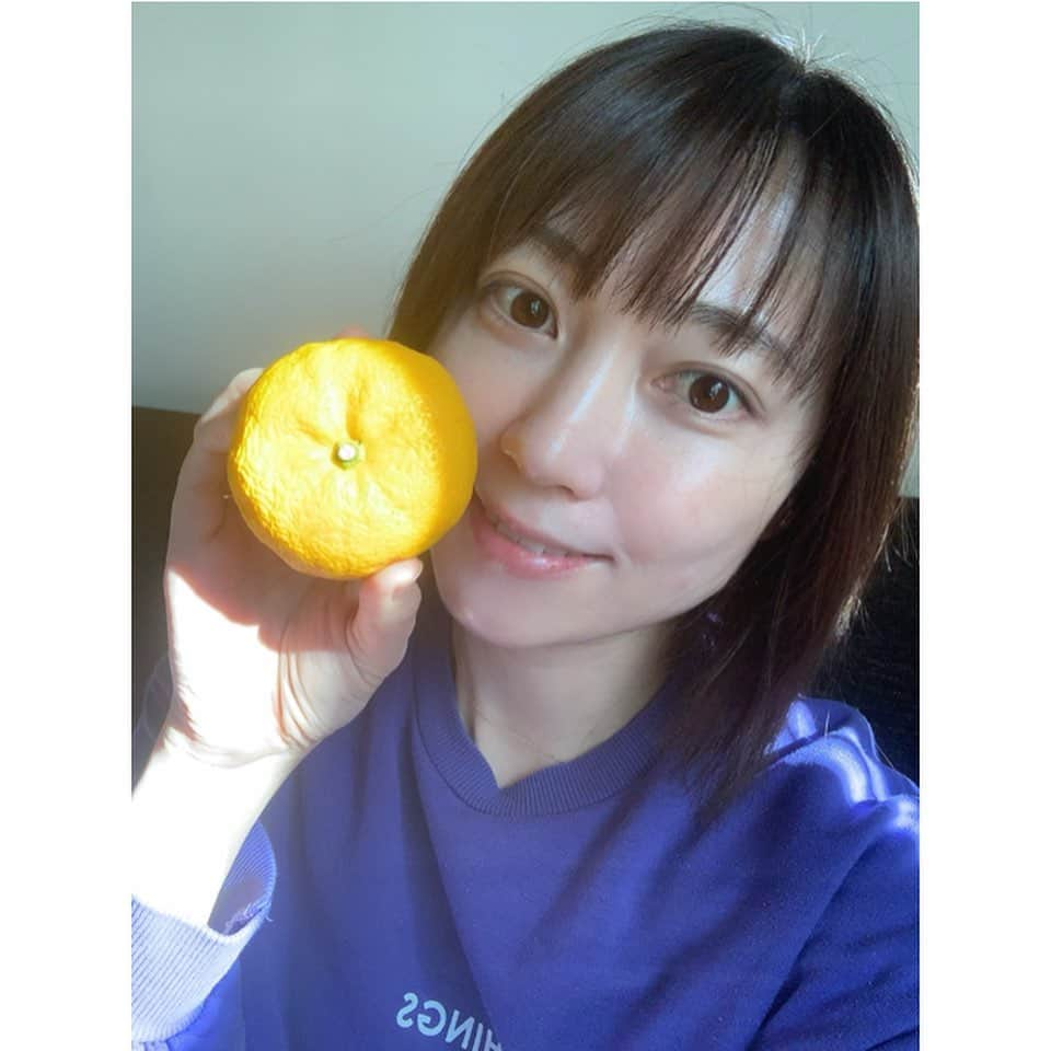 飯田圭織さんのインスタグラム写真 - (飯田圭織Instagram)「こんにちは😃 今日は冬至ですね。どおりで寒いワケですね❄️息子が冬至について学校から教わったようで冬至について興味津々✨今夜はあたたまる柚子湯とかぼちゃと小豆のいとこ煮を食べて過ごしたいと思います😊✨ #こんにちは #冬至 #太陽 の角度 #柚子湯 #血行促進 #かぼちゃ #小豆  #いとこ煮 #季節を楽しむ #子供との時間」12月21日 15時36分 - iidakaori.official