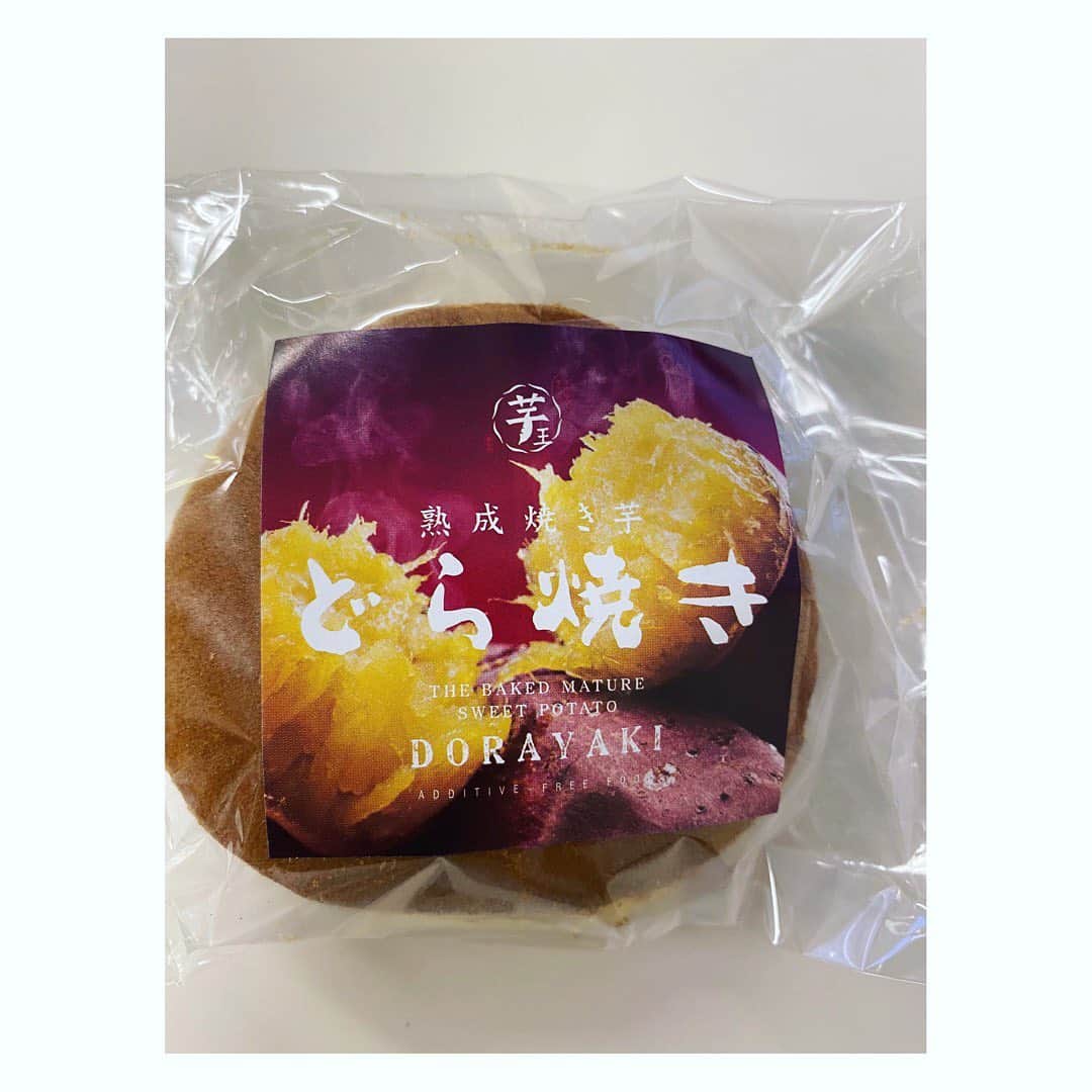 望月理恵さんのインスタグラム写真 - (望月理恵Instagram)「今日のお仕事。 楽屋に芋のお菓子がたくさん🤣  感謝です！！ さつまいものどら焼き。写真かいいですね〜☺️」12月21日 15時37分 - mochiee28