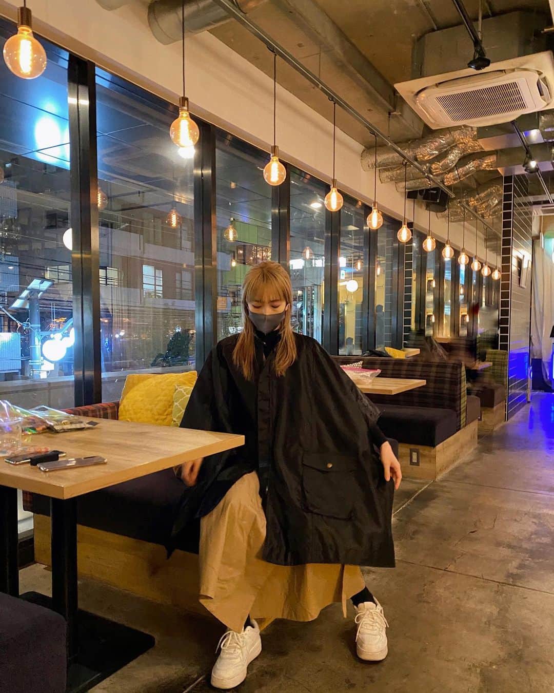 蔭山浩美さんのインスタグラム写真 - (蔭山浩美Instagram)「スタンドカラージップポンチョとノースリーブトレンチワンピース着たよ。 抜群にかわいいのォ❤️  Brand @lildor_official  Designer @asucataira   #lildor #ワークアウトに出かけるドレス #code #着回し」12月21日 15時43分 - hiromi_kageyama