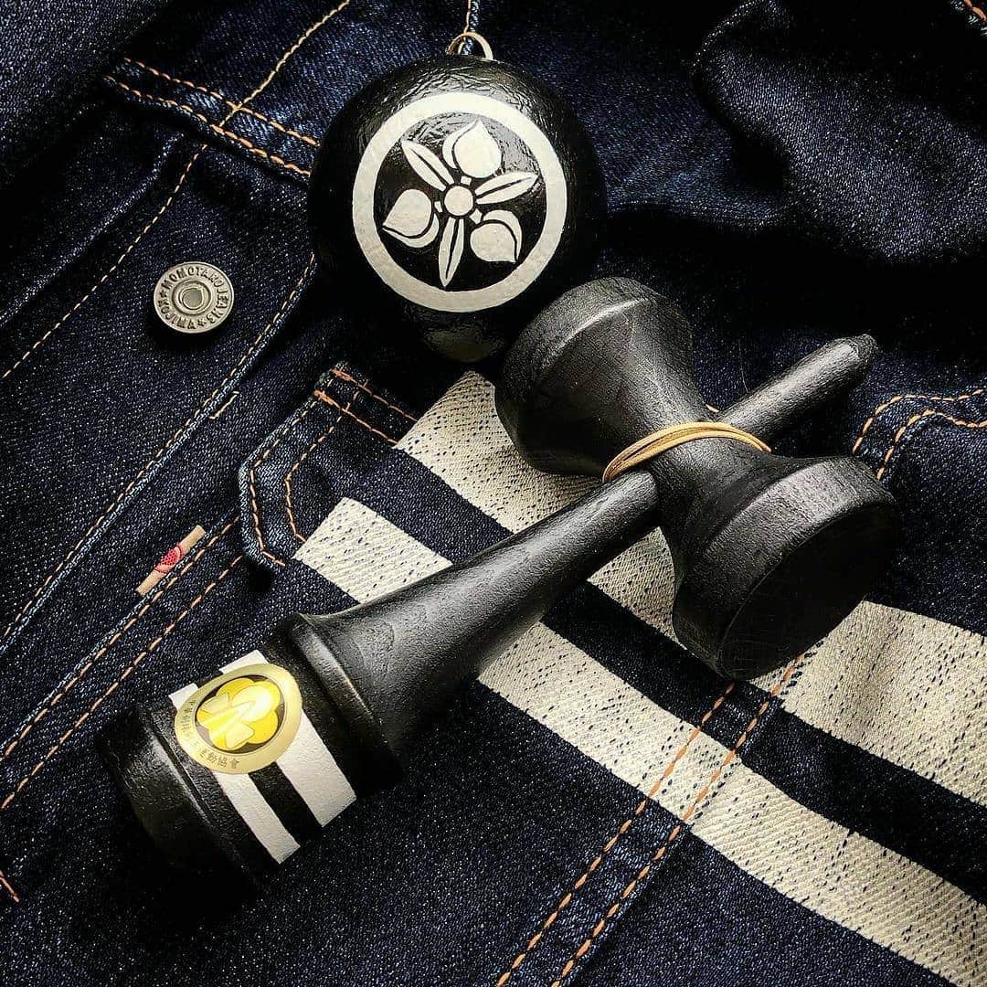 momotarojeansのインスタグラム：「Weekend selection 18-20th Dec.   Jacket and his custom KENDAMA. Photo by @nicholasvallen」