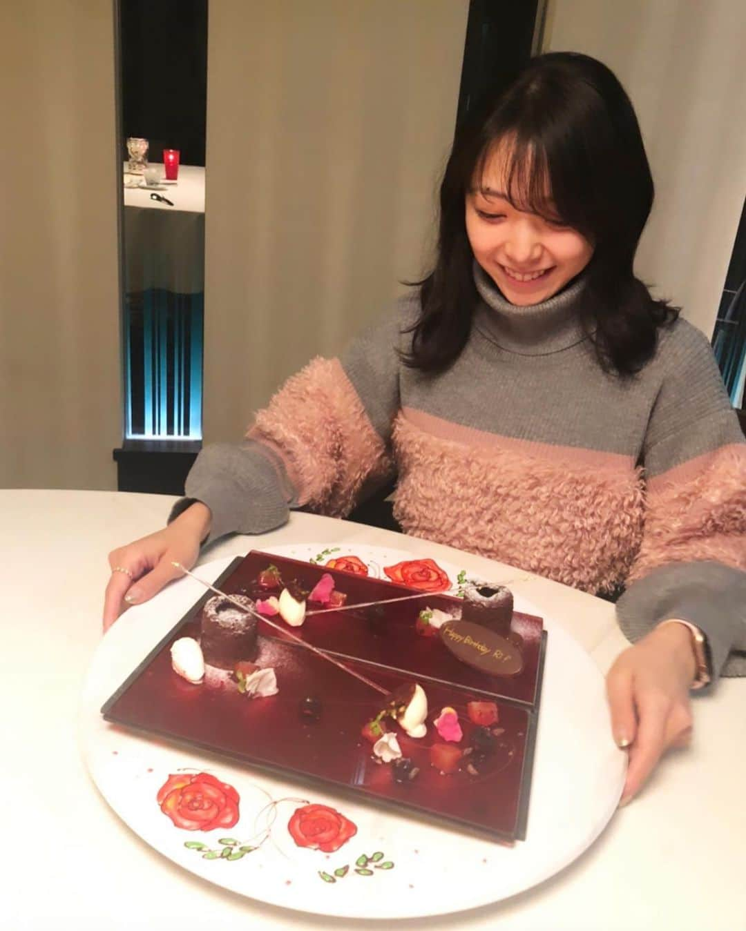 石原夕里朱のインスタグラム：「Beautiful♡﻿ ﻿ お誕生日プレートが﻿ ﻿ とっても素敵でした🥺❤️﻿ ﻿ パティシエの方が何時間もかけて﻿ ﻿ 作って下さったそうで🌹✨﻿ ﻿ 食べるのが勿体ない🙈💕...食べたけど😂﻿ ﻿ 芸術的で素敵なスイーツでした🍰💓﻿ ﻿ #happybirthday #hbd #31st #birthday #1212 #cake #yum #gourmetstagram #instagood #photooftheday #instadiary #お誕生日 #31歳 #お誕生日プレート #バースデープレート #ありがとう #時差投稿 #🎂」