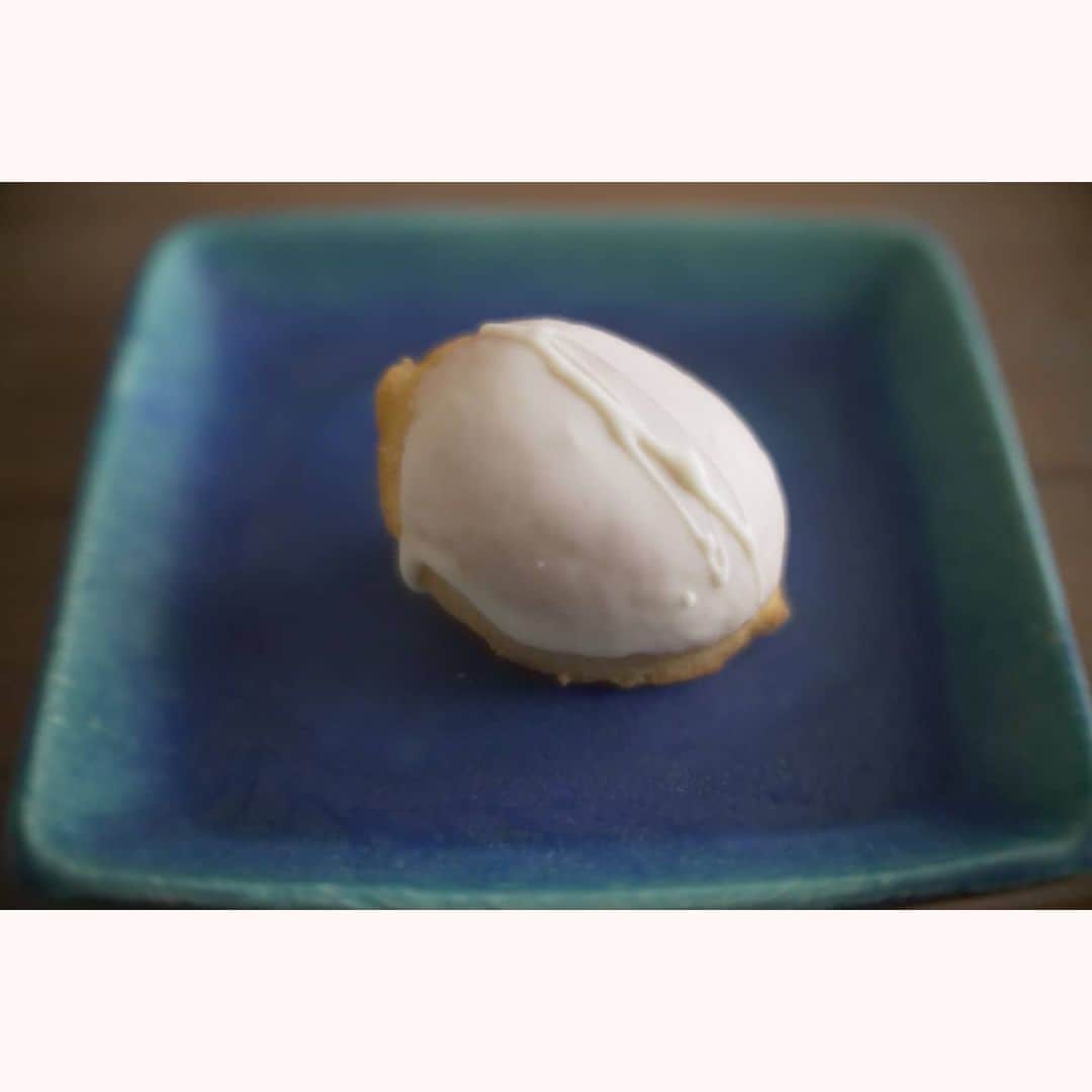 花澄さんのインスタグラム写真 - (花澄Instagram)「レイチェルの檸檬ケーキを頂いた♪ うれしい！サンタさんかな？  整体に行ったら気持ちよすぎて 本当に本当にしあわせだったので 100万回はありがとうと言いたい。  macro switar 26mm f1.1 LUMIX GH5  #tokyo#japan#switar#macroswitar#macroswitar26mm#oldlens#cinelens#オールドレンズ#シネレンズ#oldlens_tokyo#花澄#tokyocameraclub#kazumiphotography#gh5#lumixgh5#レイチェル#檸檬ケーキ」12月21日 16時18分 - textisan