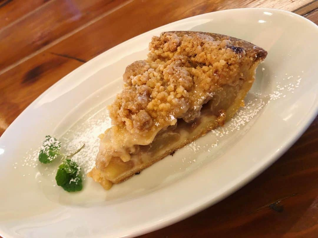 桃華ゆりあさんのインスタグラム写真 - (桃華ゆりあInstagram)「みなとみらいパイホリック🥧  lunchでパイ🥧食べ放題で幸せすぎる😢♥️とっても美味しかった😋🍴🎶  #横浜#みなとみらい#lunch#ランチ#パイ#パイホリック#pie #食べ放題#アップルパイ #ダッチアップルパイ #オススメ #おすすめ店 #美味しい #幸せ #🥧 #クリスマス #アメリカ #料理#アメリカ料理」12月21日 16時40分 - choooova