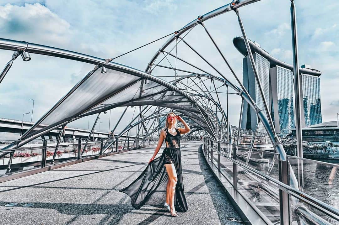 Nicole Chenのインスタグラム：「Beautiful country endulge with successful feelings welcoming 2021 #photoshootsg  Photograph : @heyitsnicole.sg Heels : @ethelhuang.sg」