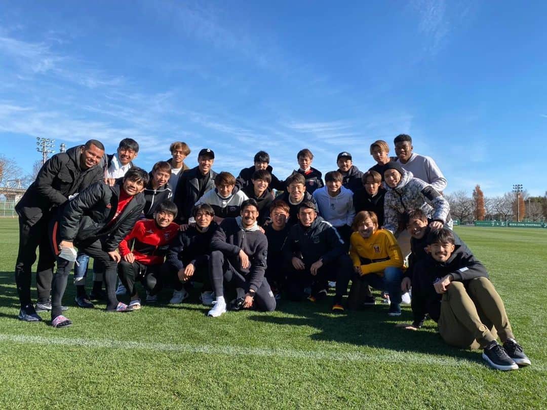 橋岡大樹のインスタグラム：「今シーズンもありがとうございました。思ってた結果を残せなくて苦しいシーズンになりました。 でも、どんな時も熱く厳しく支えてくれたサポーターの皆さんそして関わった人全ての人に感謝してます。 来年も頑張ります！  そしてこれから代表合宿があるのでそこでもしっかり頑張ります。  #2020 #浦和レッズ #jリーグ  #ありがとうございました」