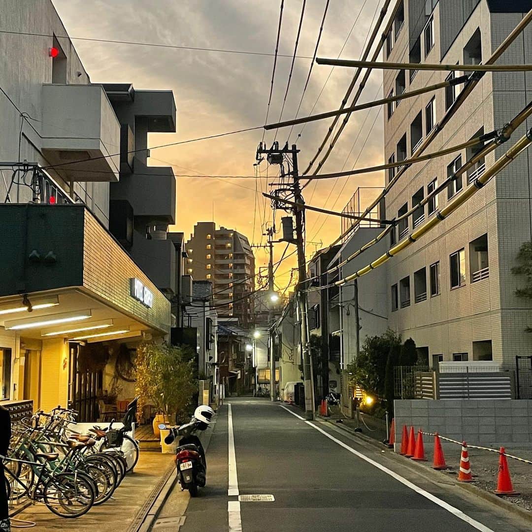 hotelgraphynezuのインスタグラム：「夕方 @hotelgraphynezu 🌄⁠⠀ ----------------------------------------------------⁠⠀ Evening time @hotelgraphynezu 🌃⁠⠀ ⁠⠀ ----------------------------------------------------⁠⠀ #hotelgraphy#hotelgraphynezu⁠⠀ #ホテルグラフィー#ホテルグラフィー根津⁠⠀ #tokyowalk#yanaka#tokyostreets#tokyolife#tokyojapan#lifeintokyo#japan_photo⁠⠀ #東京散歩#東京ライフ#東京生活#東京観光#台東区#上野#谷根千#根津#谷中#下町#夕方#景色#素敵な景色#日本の景色#eveningtime#hotelfront#landscape⁠#冬至#wintersolstice⁠⠀」