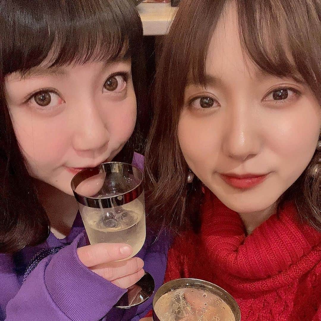 小鳥遊しほさんのインスタグラム写真 - (小鳥遊しほInstagram)「可愛い子と飲むとお酒がススムねぃ。ひさしぶりにチョンプーでタイ飯ー！うまいー！森枝さんのごはんはうまいー！  今年は大きく忘年会はできないけれど、近場の友達とはしっぽり会ったりしたい年末。 オンライン忘年会もしていきたい。 お友達よ、連絡くだしゃい。 小鳥遊はとても暇しています。」12月21日 17時26分 - shihotakanashi