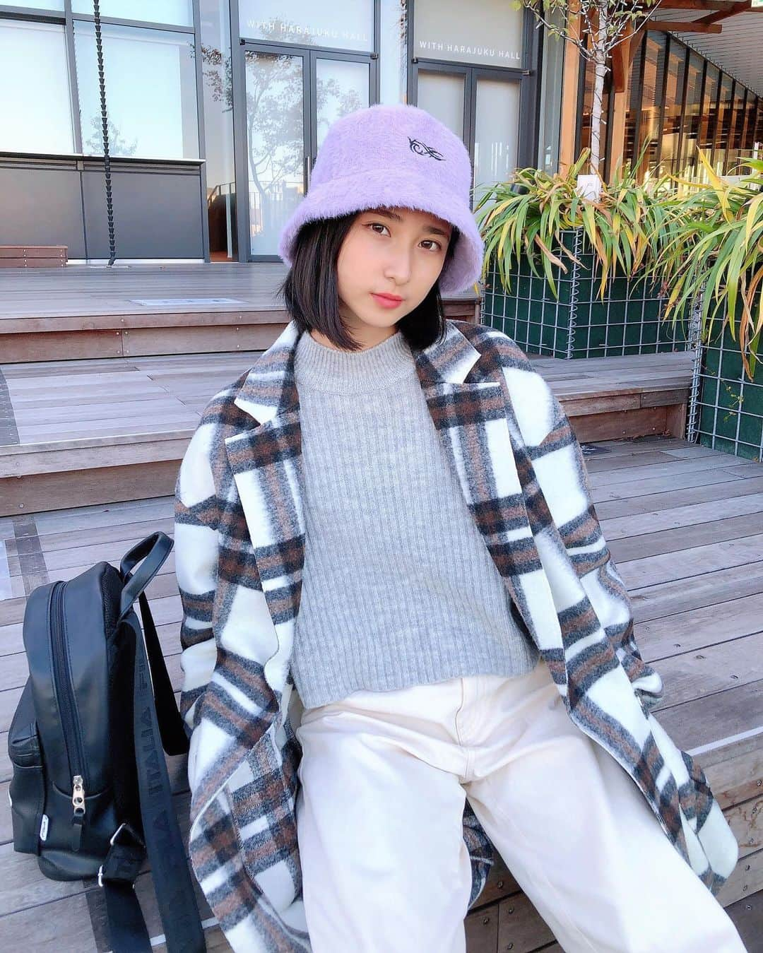 須藤紅さんのインスタグラム写真 - (須藤紅Instagram)「ども！ お久しぶりです💓💓 ・ ・ 今週頑張ったら冬休み❄️☃️💧　 最近寒すぎて朝起きれません😭 ・ 寒いのやだーーー❄️🥺🥺🥺 . . . #ボブヘアー  #ロングコート  #チェックコート  #バケットハット」12月21日 17時29分 - beni0805