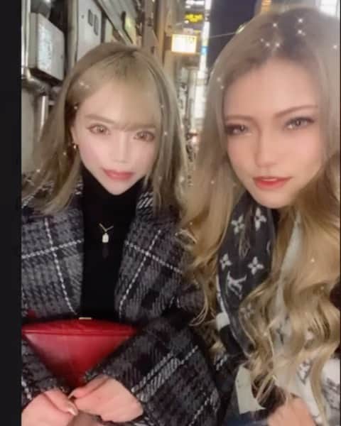 こはまるのインスタグラム：「♡  TikTokデビューしました🐣(うそ) 愛しきさぁちゃんと😈♥️♥️  下手くそなのと顎が鋭利なのはしかとで👨🏾🤟🏻🤟🏻  ♡  #新宿#歌舞伎町#キャバクラ#キャバ嬢#ホスト#bar#水商売#ショート#シーシャ#tattoo#刺青#アニメ#アニメ好きな人と繋がりたい#大阪#ミナミ#福岡#ススキノ#飲酒タグラム#中本#TikTok #cartier#followeme#likeforlikes#harrywinston#louisvuitton#eyefanny#dior」