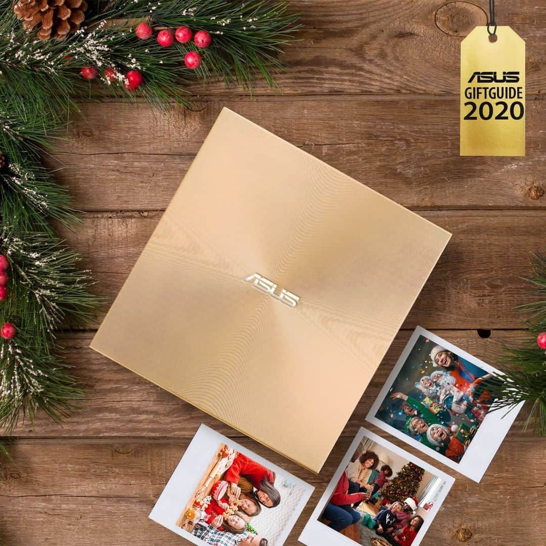 ASUSさんのインスタグラム写真 - (ASUSInstagram)「Protect your most precious digital memories, such as family photos 📷 and home videos in Holiday season🎄. ASUS #ZenDrive U9M supports M-DISC, allowing you to save your data for 1,000 years or more. #ASUSgiftguide2020」12月21日 23時00分 - asus
