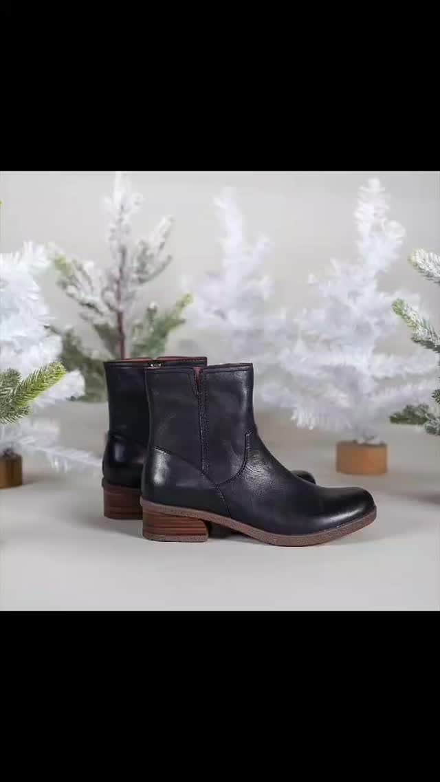 ダンスコのインスタグラム：「Which pair would you most like to open on Christmas morning? Tell us in the comments!」
