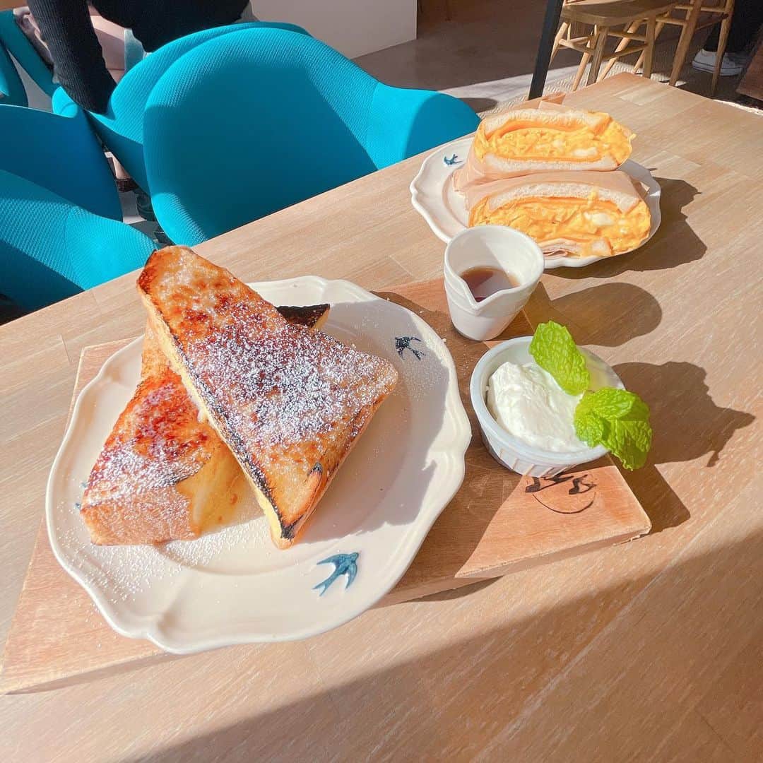 ぴよさんのインスタグラム写真 - (ぴよInstagram)「#フレンチトースト さんです(ででんっ) . あと10日で1年が終わりますね。はやい。はやすぎる。 今年何した、、、？ずっと #マスク してたなあ。 . こちらは#名古屋 で食べた#パン屋さん の#名古屋モーニング でアル . 美味しかったし、日差しが暖かかった。 . #もえちゃん日記  #もえちゃんごはん  . #外食シリーズ  #名古屋カフェ  . #2020」12月21日 17時33分 - _piyogram_
