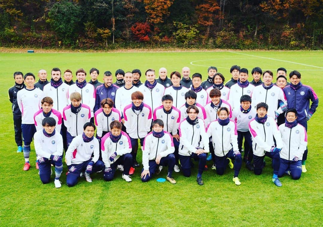 のインスタグラム：「昨日でリーグ戦全ての日程が終了しました。 サッカーができたことも、リーグ戦を全て開催できたことも医療従事者の方々をはじめとするみなさんのおかげだと思います。ありがとうございました。 僕は引退しますが、これこらもFC町田ゼルビアの応援よろしくお願いします。  #シーズン終了 #fc町田ゼルビア  #感謝」