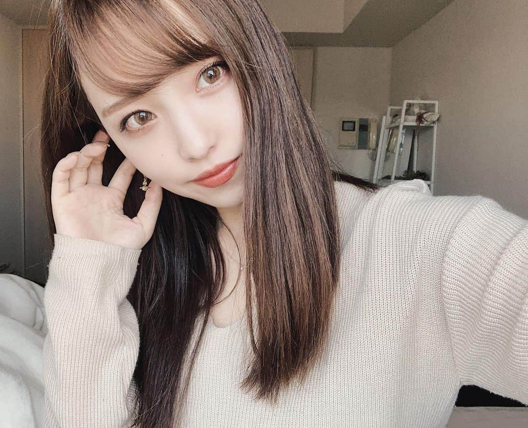 篠田このかさんのインスタグラム写真 - (篠田このかInstagram)「﻿ 今日のわい #カラコン👀💗﻿ ﻿ ﻿ ﻿ 今日は #クイーンアイズ @queeneyes_official の ﻿ #ラルムモイスチャー #ハニースウィート🍯❣️﻿ ﻿ 最強の発色👀やばない？👀👀👀﻿ 向日葵みたいな柄しててナチュラルなんだが盛れすぎる！﻿ 14.5mmやから大きさもいいくらい☺️﻿ ﻿ アイシャドウとかはいつもより薄めにして﻿ 発色を目立たせるメイクにしてるよ！﻿ ﻿ ﻿ タグから飛んでみてみてね😌﻿ ﻿ ﻿ ﻿ ﻿ ﻿ #momo撮影会in関西#momo撮影会#ポートレート撮影 #ポートレートモデル#被写体#ポトレ女子#撮影会モデル#いいねした人全員フォローする#いいね返し#サロンモデル#サロモ #サロンモデル募集#撮影依頼募集中#篠田このか#関東サロンモデル#東京サロンモデル#お洒落さんと繋がりたい#ファッション好き#撮影モデル#関東サロモ#東京サロモ#cancamitgirl#読者モデル#cancam#読モ﻿ ﻿」12月21日 17時38分 - avocado__cono