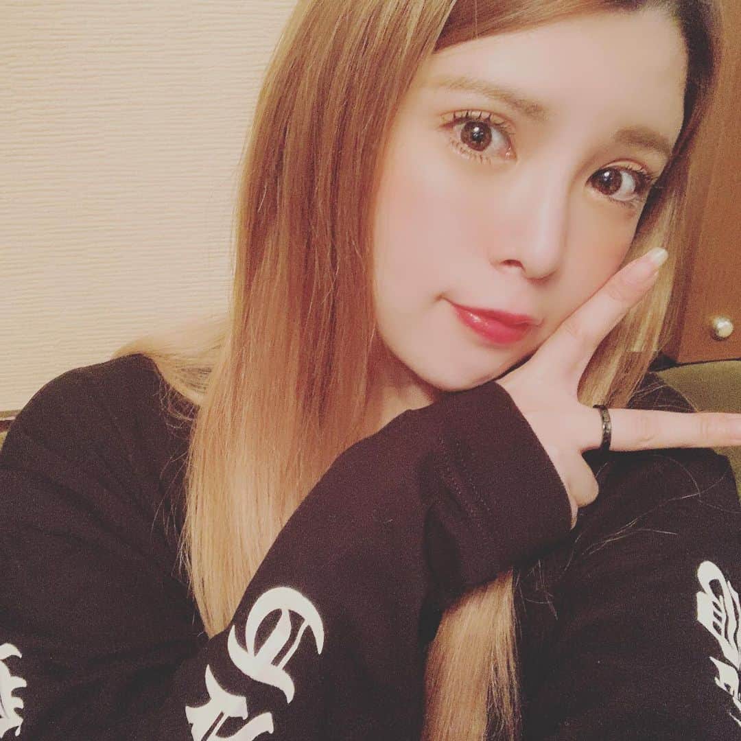 坂口杏里のインスタグラム：「BARカシェット オープンしたよ❤️  09054307175  ↑何かあればこちらまで！ BAR CACHETTE (カシェット) 東京都新宿区歌舞伎町2-11-7 メトロビル4階  お待ちしてますん💕 男性１時間3000円 女性１時間1500円 （飲み放題）  ライン交換写メ撮ろ☺️」