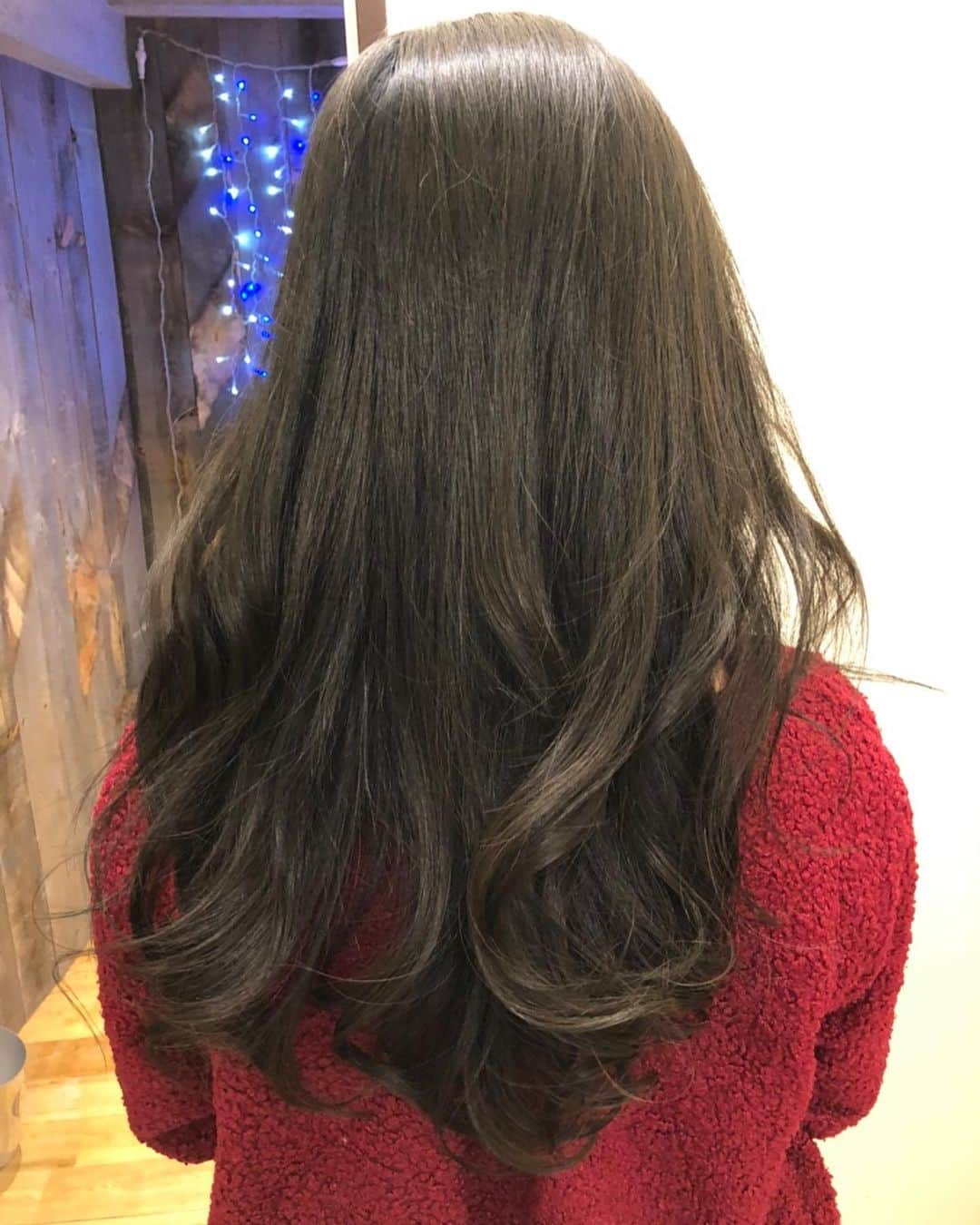 稲垣桃華のインスタグラム：「青を入れてもらいました~💇🏻‍♀️ 髪質が赤が強くて大変だったけどすごく素敵な色にしてもらいました☺️  ありがとうございました✨  #mijas #カラー #カット #神楽坂に限りなく近い飯田橋 #モデル #トリートメント」