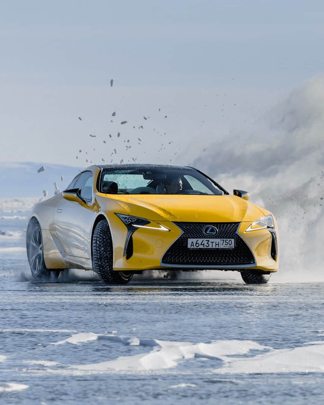 Lexus UKさんのインスタグラム写真 - (Lexus UKInstagram)「The #LexusLC gets sideways on the ice of Lake Baikal in #Siberia, the world's largest and deepest freshwater lake.  Click the link in our bio to read more.  #Design #CarDesign #Automotive #Lexus #CarsofInstagram #LuxuryTravel #Luxury #Lexus #Winter @shikov_nikita」12月21日 18時00分 - lexusuk