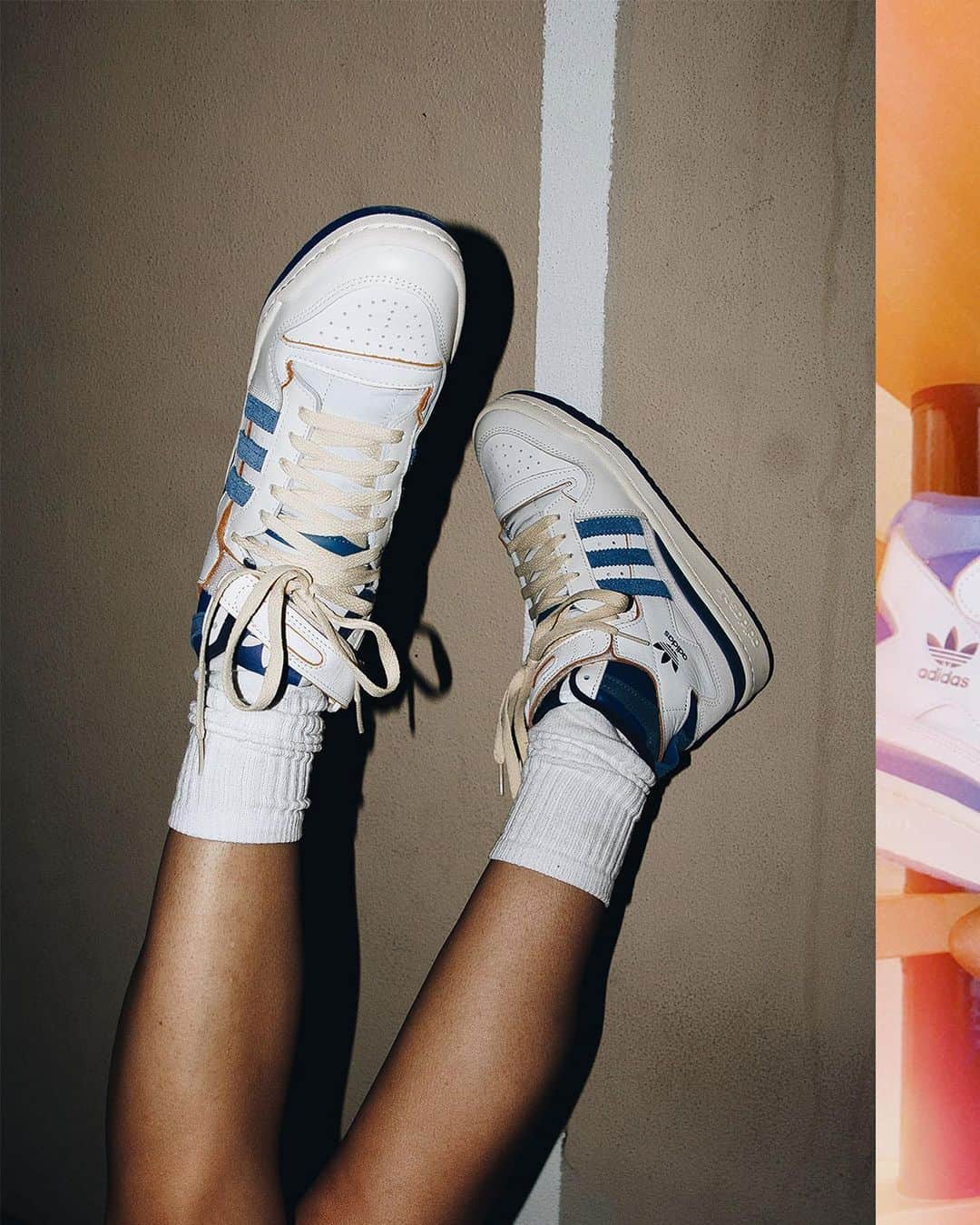 adidas Originalsのインスタグラム：「Born in 1984, the #adidasForum was one of the first performance shoes to cross over into sneaker culture. Embraced on the court for its innovation and adopted by the street for its luxe design - this was the birth of a classic.  Reintroducing the Forum in 2020, we collaborated with a global cast of visionary creators. @tyrellhampton in NYC, @ikenoshiori in Tokyo, @nine8collective in London, and @knarlydb in Toledo show what makes the sneaker an icon and share their visions for the future of the Forum.  The Forum 84 High in White drops tomorrow December 22 on Confirmed, adidas.com and selected retailers. The Forum 84 High in Indigo is available January 5th on Confirmed.」