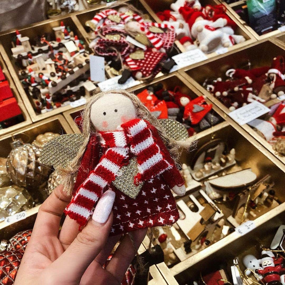 吉岡結紀のインスタグラム：「✐☡ ・ 🎄👼🏻🧣🌟 ・ #christmas #christmasmarket #münchen #germany #archive」