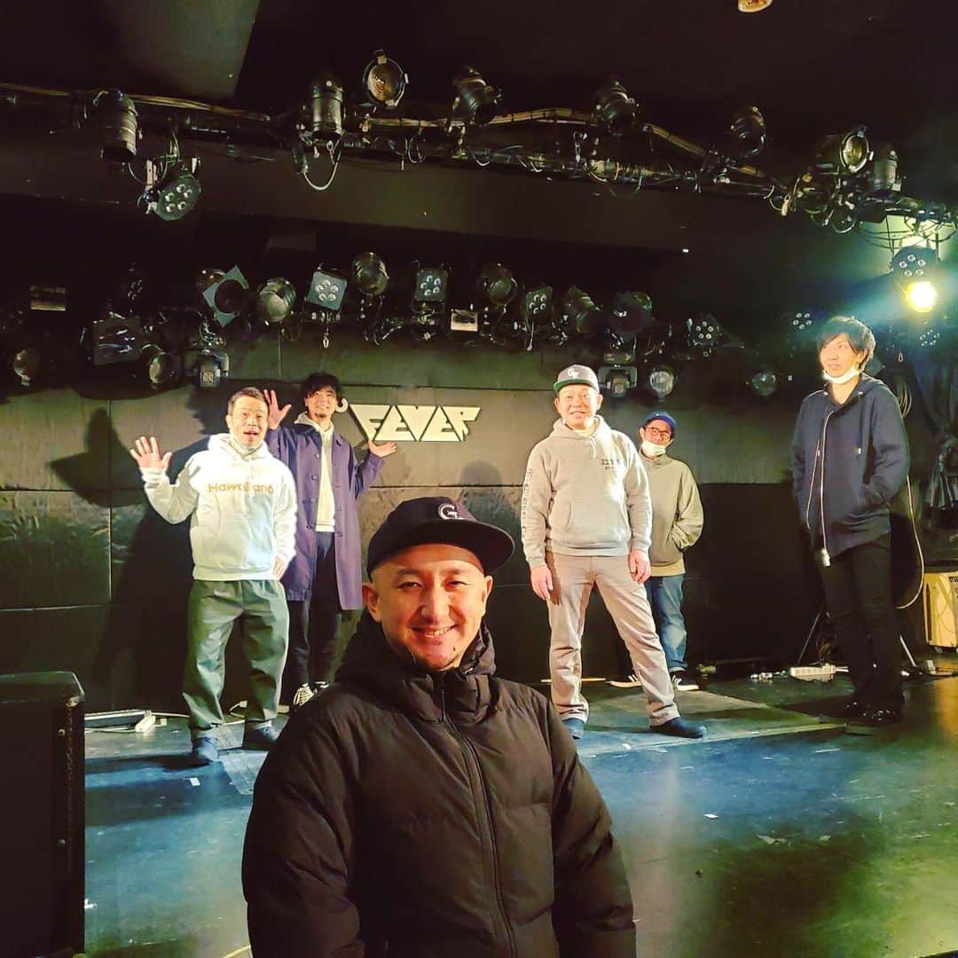 大岡源一郎のインスタグラム：「ブログにも投稿したのですがこちらにも。 昨日のセトリです！（※ネタバレ注意） . ↓ . ↓ . ↓ . ーーーーー . 2020年12月20日(日) 新代田FEVER . LOST IN TIME presents 大岡源一郎 40th Birthday Special!! 「HUSKING BEE & LOST IN TIME」 . 1.30(大岡メインVo Ver.) 2.翼 3.線路の上 4.青よりも蒼く 5.柊 6.証し 7.蹲る人 8.ひとりごと 9.希望 10.約束 .  EN.366 EN2.新利の風(セッション) . ーーーーー . 詳しくはブログにて。 ↓↓↓ https://ameblo.jp/gennozi/entry-12645318641.html . 一言、最高の誕生日だった！ . #お誕生日コメントいただいた皆様ありがとうございました！」