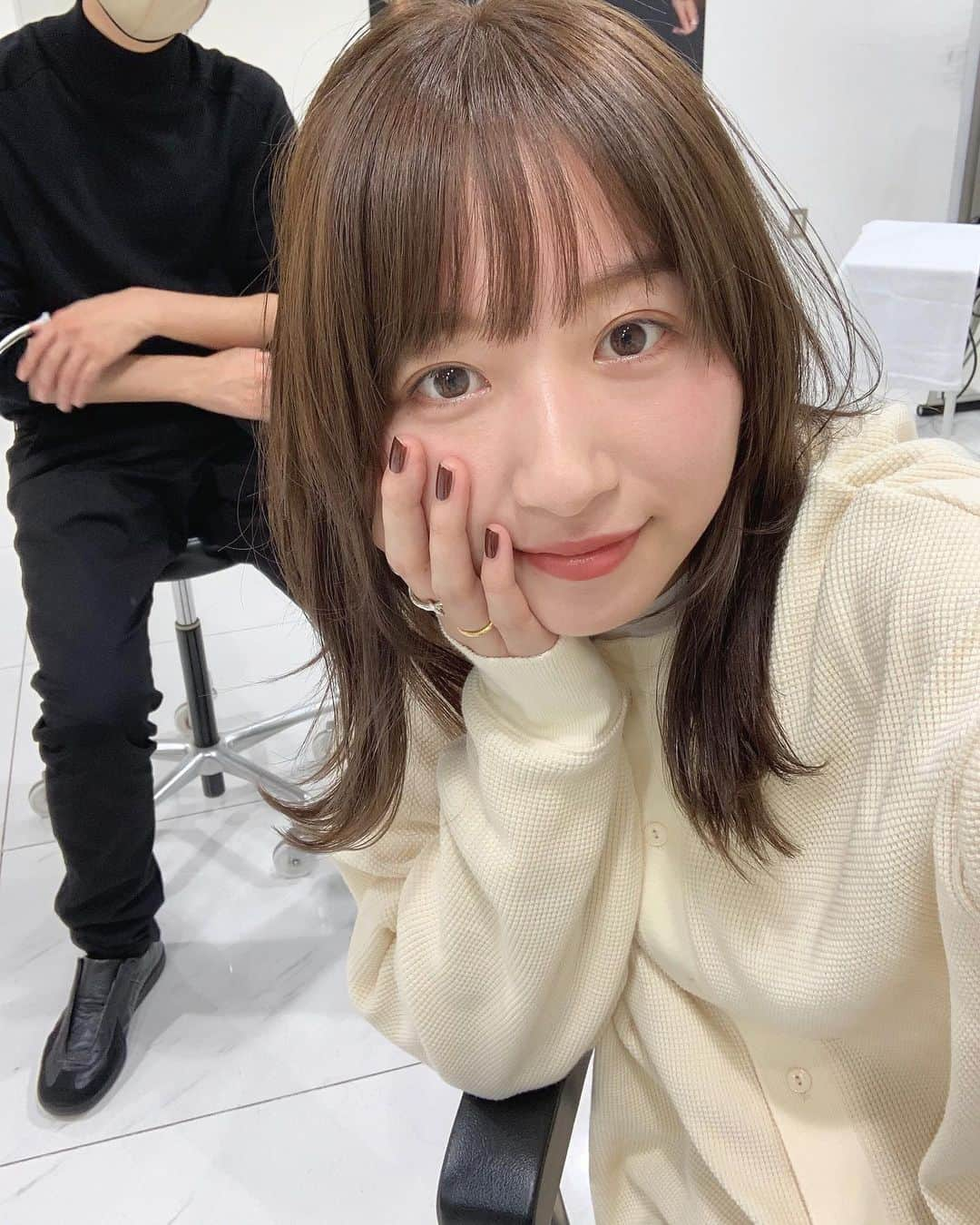 鹿沼憂妃さんのインスタグラム写真 - (鹿沼憂妃Instagram)「これまたいつかのSHIMA⭐️ （かれこれ何週間前だろうか…） この冬は暗めな髪色より明るめな気分🥺 思い通りになかなか過ごせない日々だからね… 自分で自分のテンションあげるしかないもんね！♥️ お金ちゃんいつもありが頭皮🧠 . #shika_hairstyle #SHIMA #担当はいつもお金やん @kaneta.hair カリスマ✂︎ #最後の写真はオマケだよ」12月21日 18時11分 - shika_0225