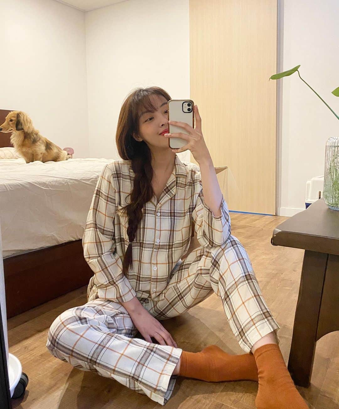 へウォン さんのインスタグラム写真 - (へウォン Instagram)「코로나때매 집 밖을 못나가서 그런지 요즘 잠옷에 욕심이 그렇게 생긴다😛 #아워페이브」12月21日 18時14分 - minharam_