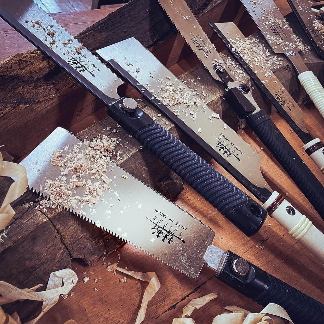 のインスタグラム：「7″ Ryoba (Double Edge) 7″ Dozuki (Dovetail) 9-1/2″ Dozuki (Dovetail) Ryoba (Double Edge) Folding Saw 8″ Dozuki (Dovetail)  #suizan #japanesesaw #japanesesaws #japanesetool #japanesetools #japaneseplane #craftman #craftmanship #pullsaw #dovetail #dovetailsaw #handsaw #woodwork #woodworker #woodworkers #woodworking #woodworkingtools #furnitureworkshop #furnituredesign #furnituremakeover #furnituremaker #suizanjapan」