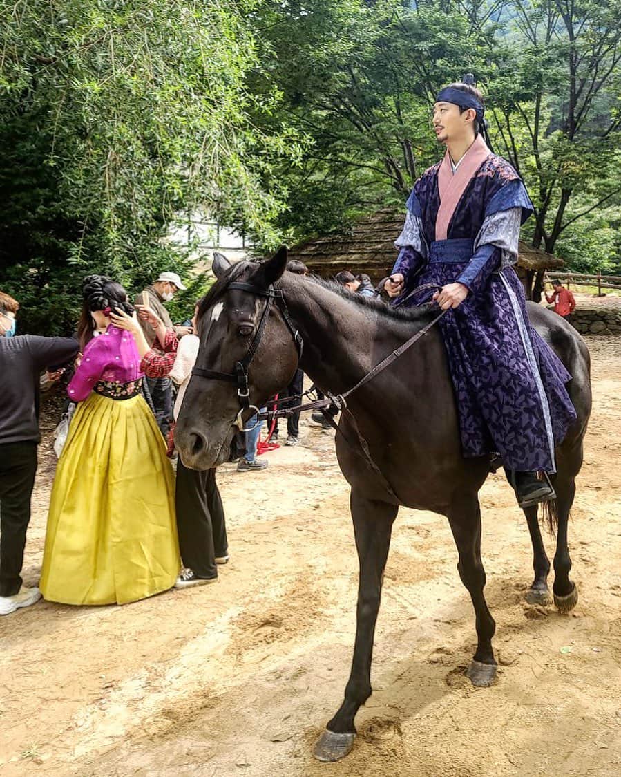 ハン・ジェソクのインスタグラム：「KBS2 암행어사 조선비밀수사단 매주 월,화 밤 9시30분! 오늘 첫방송!! 보러가자꾸나!!!!🤗」