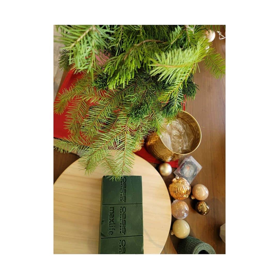 ソ・ユジンさんのインスタグラム写真 - (ソ・ユジンInstagram)「#크리스마스트리만들기 🎄 #크리스마스리스만들기 🎀 반짝반짝... 🌟」12月21日 18時40分 - yujin_so