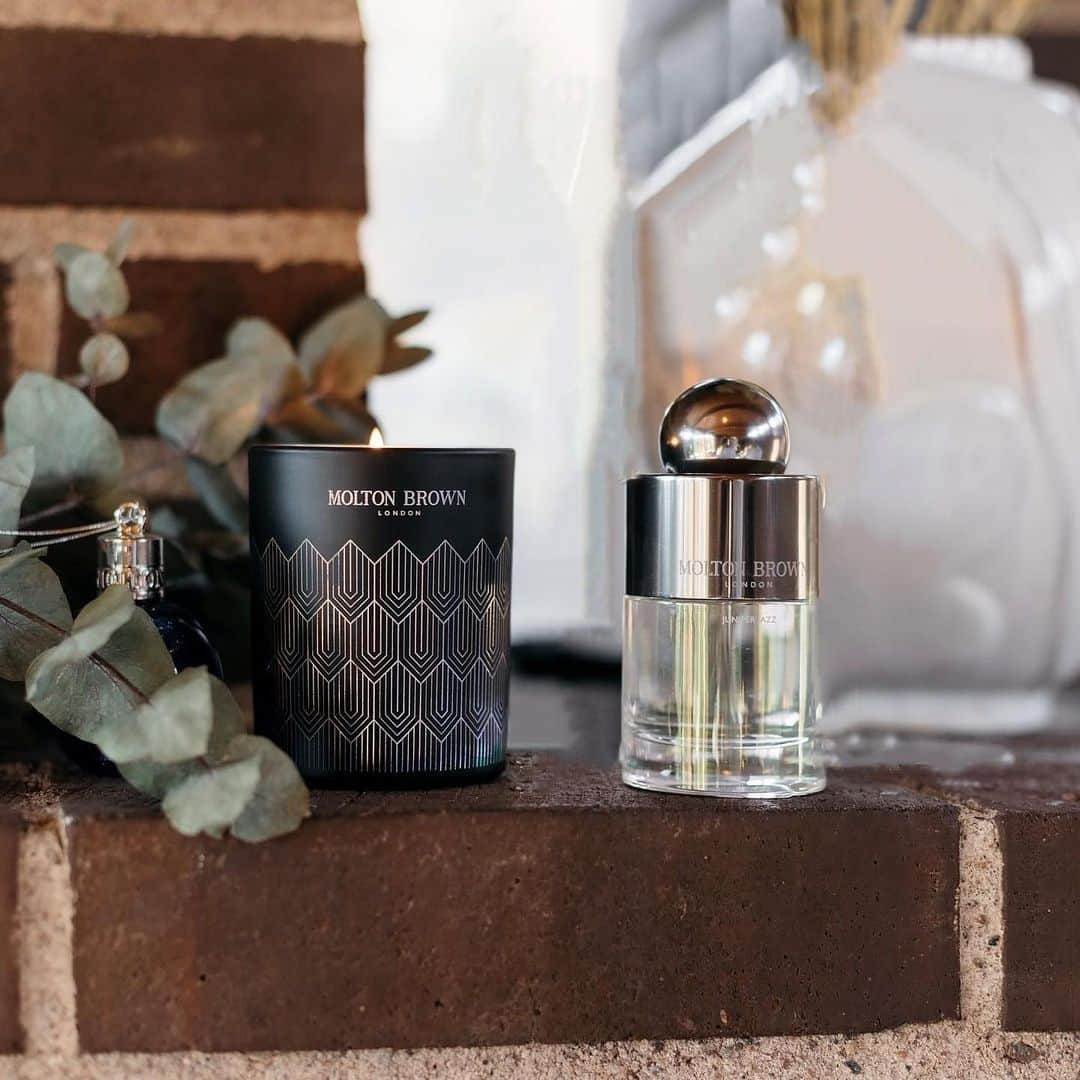 モルトンブラウンのインスタグラム：「Last-minute shopping? Order by 3pm with UK Next-Day Delivery to receive their gifts in time for Christmas. ph. @unckelhouse #MakingSpiritsBright」