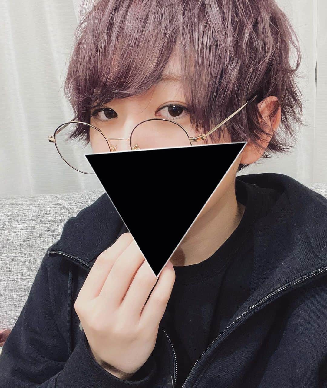 のインスタグラム：「眼鏡🧐」