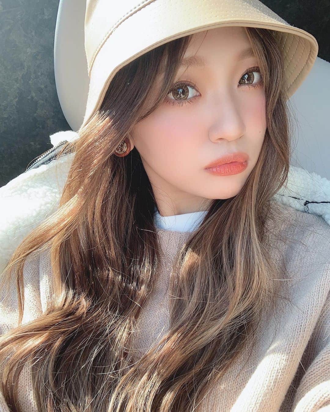 いっちゃん/嶋津 いつみのインスタグラム：「. . 昨日、31歳の誕生日を迎えました😗 . . . 特別なにかをするわけでもなく 大好きな友達と 大好きな推しのオタ活をしてました♡ . . . . 30代楽しいです😙💕 . . 31歳も私らしく 大好きな人達とたくさんの時間を過ごして 大好きなお仕事…ナースもフリーモデルも頑張って オタ活楽しんで←w Happyに過ごしたいと思います❤️ . . . . . たくさんのお祝いメッセージありがとうございました🙇‍♀️💓💓💓 . . . 私が好きなことして楽しく過ごせているのも 周りの人やフォロワー様達のおかげです💓 . . . それと…私がナースということで 健康状態や精神面を気遣うメッセージも 日頃たくさん頂き、ありがとうございます😭 . . . もちろん、忙しくて大変な日々ですが 私は元気ですよー🥳⭐ . . . . . #センイルチュッカヘ ♥ . . #関西  #関西サロモ  #サロンモデル #サロモ #いっちゃん  #フリーモデル #関西モデル  #あざといっちゃん #かわいっちゃん #いっちゃんコーデ  #ブライダルモデル #アレンジモデル #ヘアカラー  #ヘアアレンジ #くしゃ顔  #ヨシンモリ ##関西  #関西サロモ  #サロンモデル #サロモ #いっちゃん  #フリーモデル  #치맥  #좋아요환영 #소통환영 #팔로우환영 #팔로미 #인친환영 #친구해요 #셀카 #셀피」