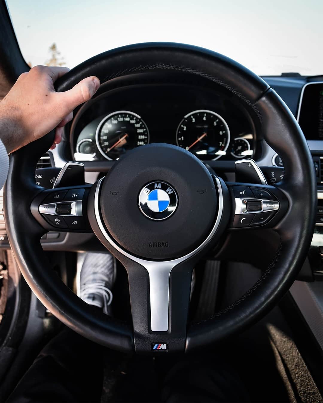 BMWのインスタグラム：「Grip 'n go. The third generation of the BMW 6 Series. #BMW #6Series #BMWrepost @slntpain」