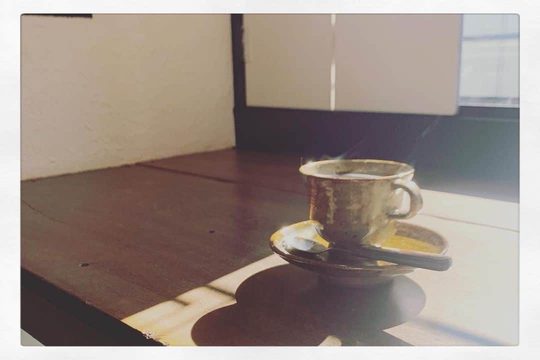 東李苑さんのインスタグラム写真 - (東李苑Instagram)「昨日アップしたカフェは @cafune.coffee  カフェイン摂取しすぎると震えて お腹をくだしてしまう私は ここのディカフェに大変お世話になってます。 すっごく本格的で美味しいの！！ 今度またゆっくりお邪魔したいな☕︎  詳しい情報は会報誌をご覧くださいね♪」12月21日 19時06分 - az_rion