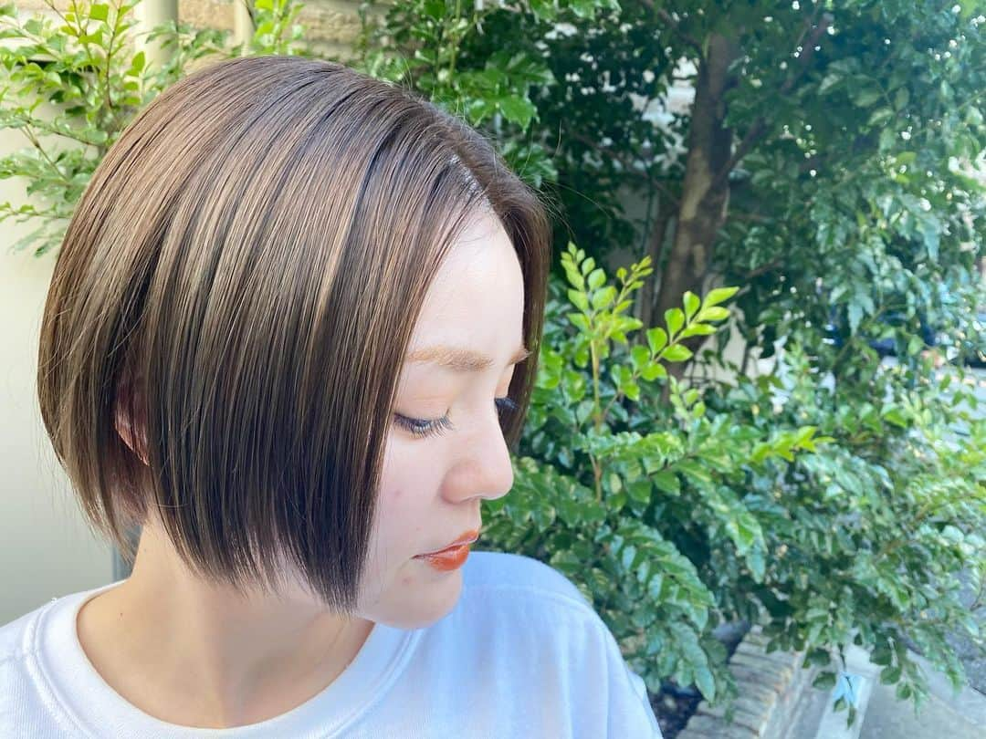 藤井明子さんのインスタグラム写真 - (藤井明子Instagram)「dejavuデジャヴュ「塗るつけまつげ」ロングタイプの新しい限定カラー！！ モーヴブラックとカシスブラックで、3枚目の写真にはモーヴブラックをつけていますの。青っぽいのがモーヴブラックで、紫ぽいのがカシスブラックですよー！  「塗るつけまつげ」ロングタイプを久しぶりに使ったのですが、本当に1本1本が繊細にのびる感じで良き！カラーは真っ黒じゃないけどカラー強めというわけでもないニュアンスカラーなので、抜け感があってかわゆいです♡光にあたると、あれ？なんか色づいてる？って感じに見えます( ´ ▽ ` )もちろんお湯オフ！  12月25日から、数量限定でイミュECにて限定発売ですよー！  #もうお湯オフ以外使えない #まつげがずっと #真っ黒の気分じゃないの #抜け感大事 #ニュアンスカラー #デジャヴュ#塗るつけまつげ #アイメイク#dejavu#PR」12月21日 19時06分 - fujiko0207