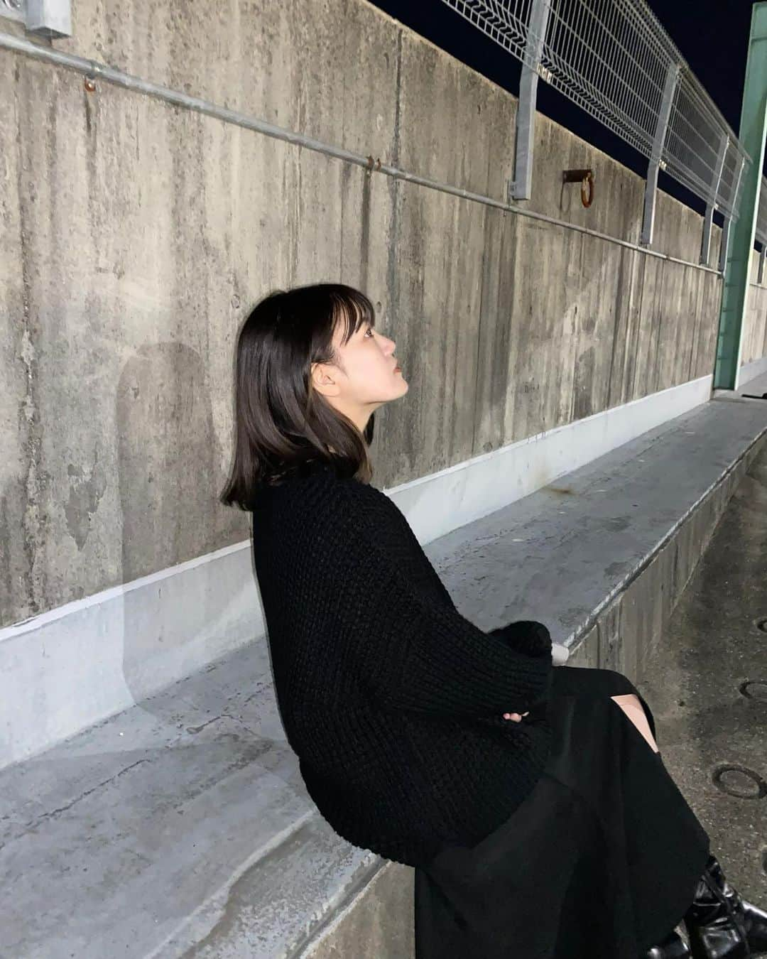 酒井萌衣さんのインスタグラム写真 - (酒井萌衣Instagram)「最近の私服です﻿ 私の中でとても落ち着くカラー🥱﻿ ﻿ ﻿ #私服 #冬コーデ #オールブラック #coordinate」12月21日 19時11分 - sakai__mei