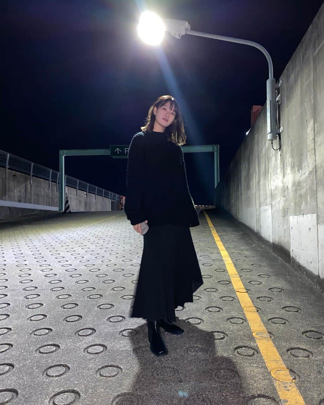 酒井萌衣のインスタグラム：「最近の私服です﻿ 私の中でとても落ち着くカラー🥱﻿ ﻿ ﻿ #私服 #冬コーデ #オールブラック #coordinate」