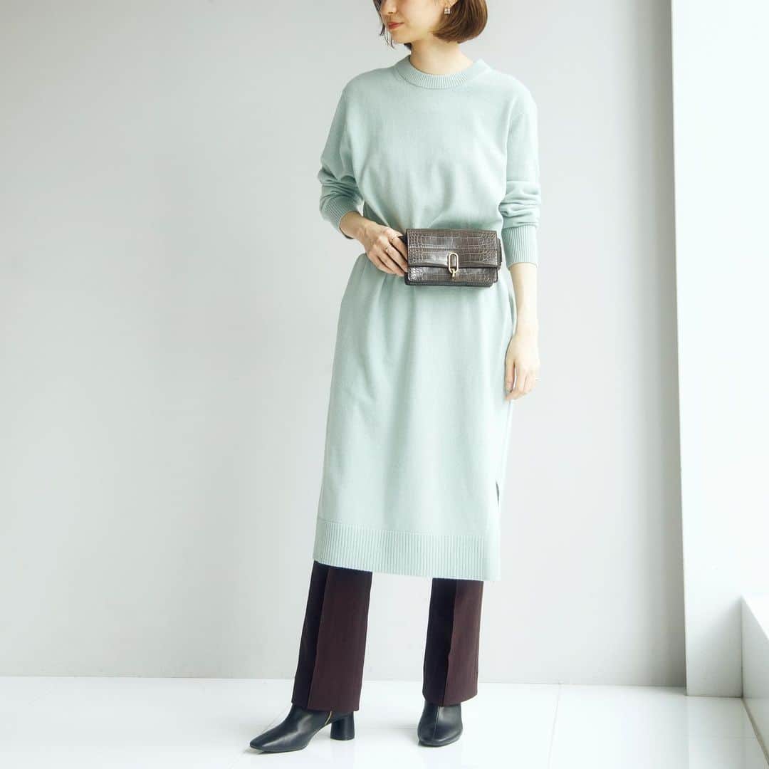 INDIVIのインスタグラム：「- pick up items -﻿ ﻿ ﻿ 1枚で簡単に冬のスタイリングが完成するニットワンピース。﻿ パンツや、スカートを下に合わせるレイヤードスタイルもおすすめです！﻿ 長めの丈感ですので、フラットシューズからブーツまで幅広い足元コーデを楽しんでいただけます。﻿ ﻿ ﻿ ✴︎knit.¥14,850(税込)﻿ ✴︎no.127-19466﻿ ﻿ ✴︎pants.¥14,850(税込)﻿ ✴︎no.127-69080﻿ ﻿ ﻿ #INDIVI﻿ #インディヴィ」
