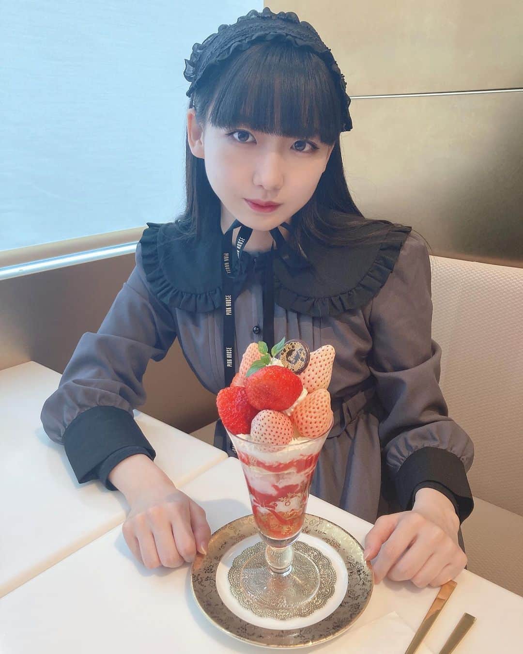 しらいちゃんのインスタグラム：「#パフェには終わりが来る」