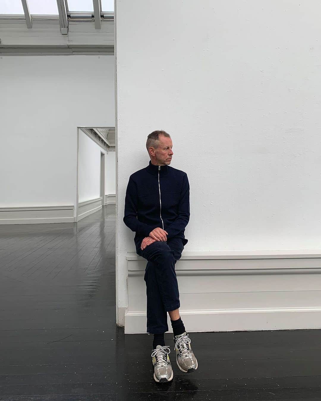 マッツノーガードのインスタグラム：「This month we introduce our final 'Favorite Journal' with Mads Nørgaard wearing his all time favorite knit - the navy 'Klemens' knit with zip.⁠ Mads takes us to his favourite spot in town, the art gallery Den Frie Center of Contemporary Art.」