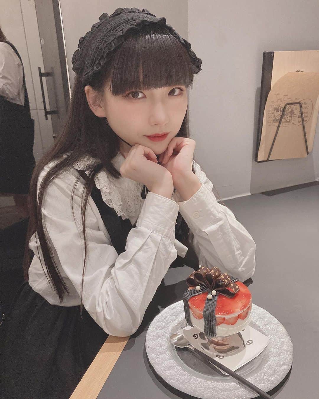 しらいちゃんのインスタグラム：「#パフェには終わりが来る」