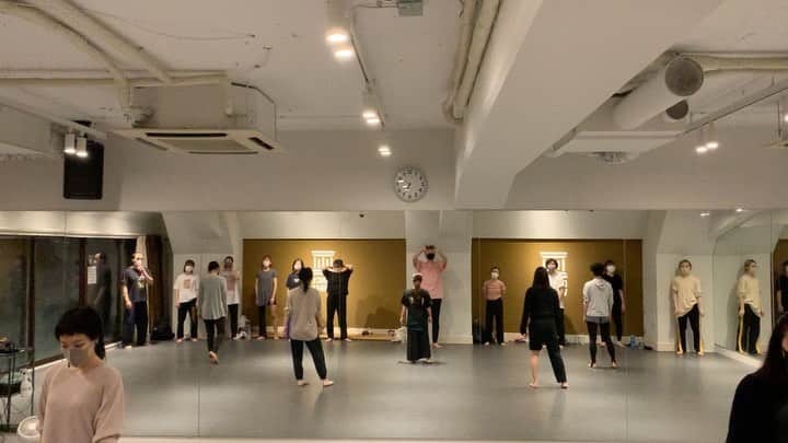 黒須洋壬のインスタグラム：「黒須洋嗣 JAZZ CLASS 2020.Dec.21 @danceworks_jpn  @xross #cantbreathe  #taichimukai  #mask #dance #jazzdance #tokyo #japan」