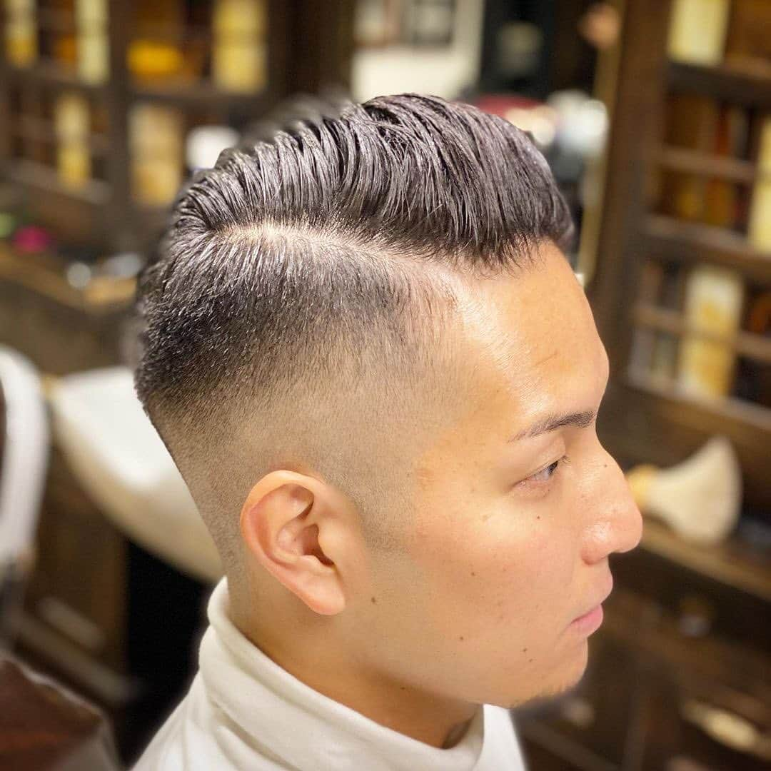 DRESSKINさんのインスタグラム写真 - (DRESSKINInstagram)「••• WOLFNAN BARBERSHOP @wolfmanbarber のスタイル💇‍♂️💈 スタイリングにはウルフマンオリジナルポマードを使って束感とツヤを出しています🐺 ••• DRESSKIN🎩 Men's grooming online store🤵🏻 https://dresskin.com ⇨プロフィールからご覧ください👀 ••• #wolfmanbarbershop #wolfmanbarber #wolfmanpomade #dresskin #menshair #mensgrooming #pomade #barber #barbershop  #ウルフマン #ウルフマンバーバー #ウルフマンバーバーショップ #ウルフマンポマード #ドレスキン#メンズコスメ #メンズグルーミング #美容男子 #シェアコスメ #メンズヘアスタイル #バーバーショップ #バーバースタイル #バーバーアイテム #フェード #ポマード」12月21日 19時24分 - dresskin_official