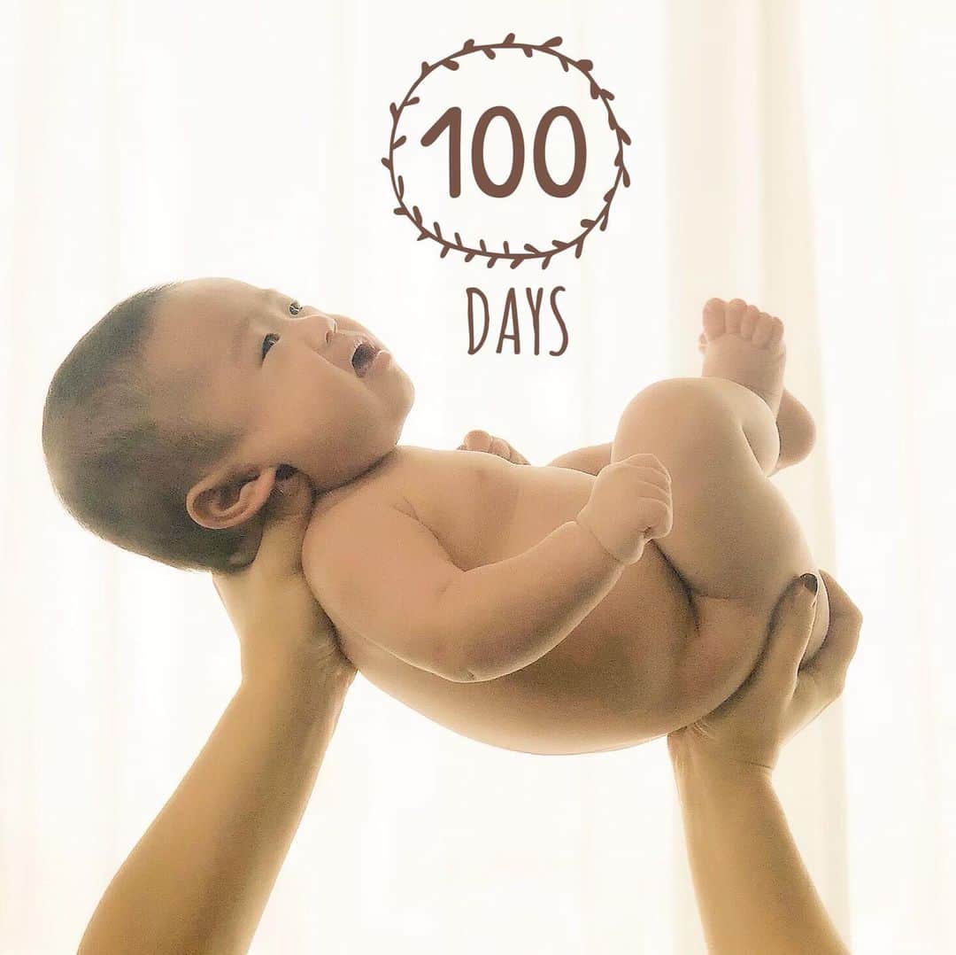 岡本雅世のインスタグラム：「Rin is 100 days old today❤︎  今日はちょうど生後100日でした  笑ったり、 マネっこしたり、 困り顔したり、  表情が色々ついてきて、  ますます可愛いくなってきた❤︎  #100daybaby #happy100days #生後100日 #赤ちゃんのいる生活 #babygirl #babystagram #ベビスタグラム #女の子ママ #ベビーフォト #babyphoto #マネっこ #表情 #rinis100daysoldtoday #っこ #100日 #マネ #可愛 #rin #青年マンガ #アニメ #少年マンガ #国産バイク #出産 #育児 #行動習慣」