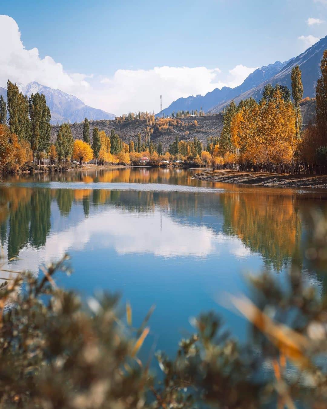 Canon Asiaのインスタグラム：「What's better than one breathtaking scene? Two!  . Double up your landscape shots whenever there's a still lake or puddle of water around to capture mesmerising reflections! . During autumn, the deep blue lake running through Phandar valley offers a great contrast against the colourful backdrop of trees and snow-clad mountains. If you're looking to capture this gorgeous scenery, there'll be planning involved as autumn usually only lasts for a month in this region. . 📷 Photographed by @thehunzailad with the EOS 6D and EF50mm f/1.8 STM • EF17-40mm f/4L USM . Image 1: f/4 • ISO 160 • 1/1000 • 50mm Image 2: f/4.5 • ISO 250 • 1/1600 • 17mm Image 3: f/4.5 • ISO 250 • 1/2500 • 40mm . Got a stunning shot you're proud of? Tag them with #canonasia or submit them on My Canon Story, link in bio! . #canonasia #photography #explore #lake #nature #landscape #autumn #water #reflection #minimalistic #composition #sky #canon #lens #inspiration #subject #aesthetic #phandar」