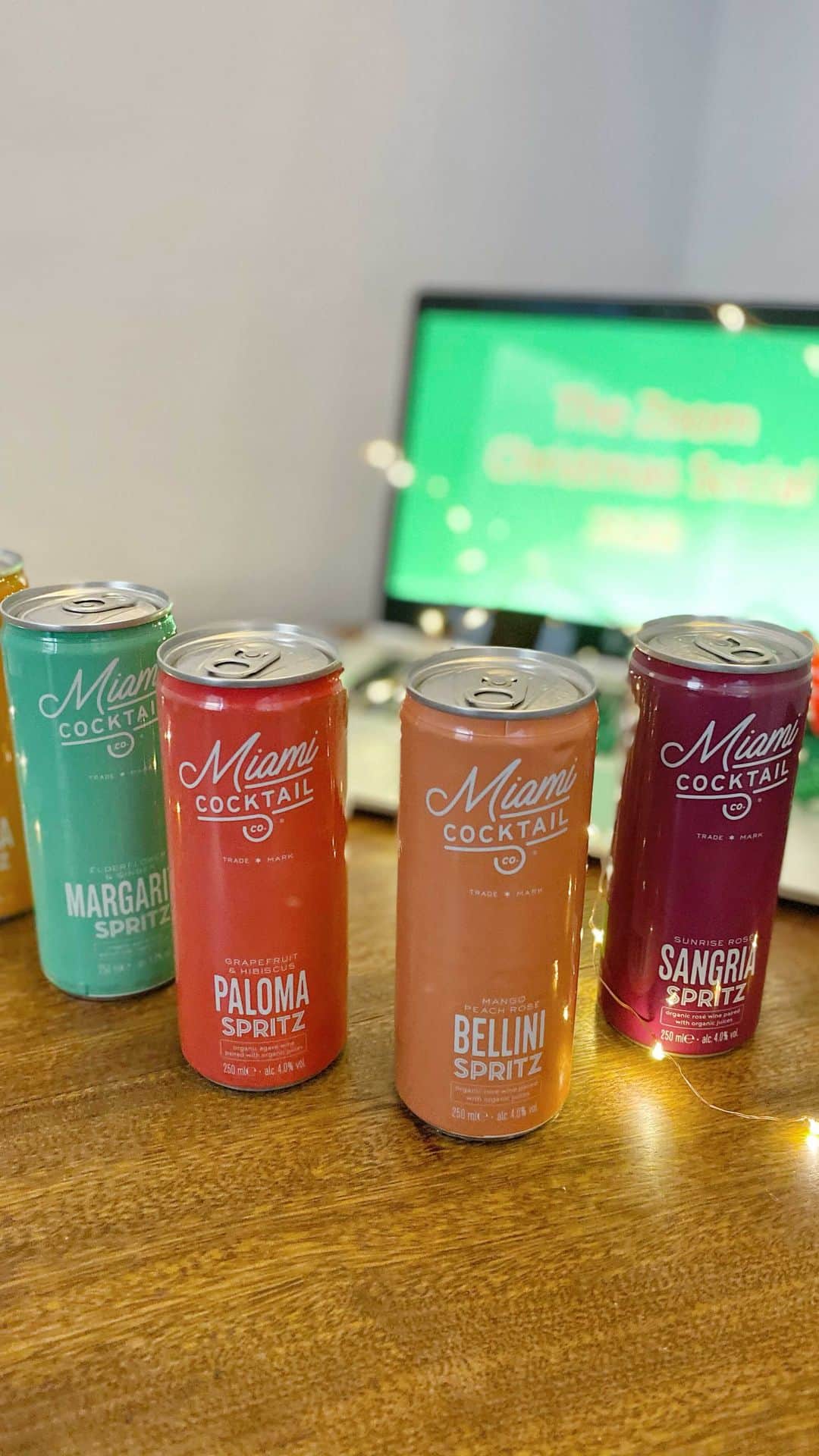Eat With Steph & Coのインスタグラム：「@miamicocktailcompany to the rescue for your zoom Christmas parties this year. Available online or in Waitrose   My favourite is the margarita spritz 👌🏻  #prgift」